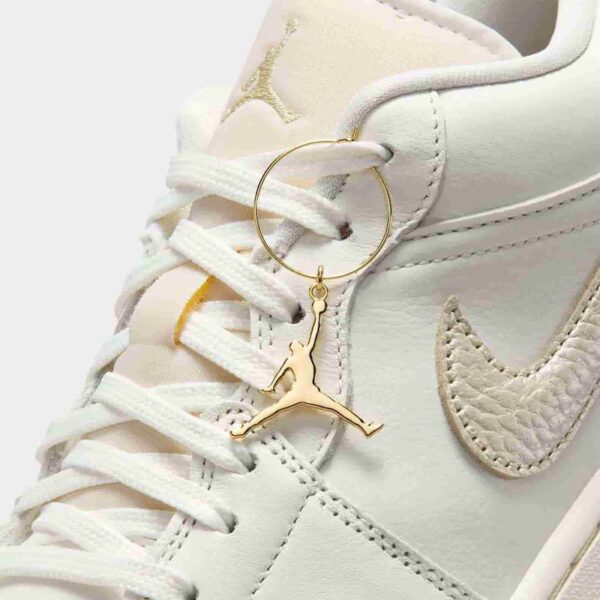 Air Jordan 1 Low 'Hoops Gold Pack' HV5157-100 para mujer